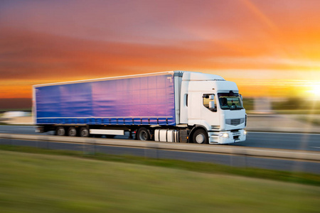 汽车隧道 现代道路货物运输的快速通道